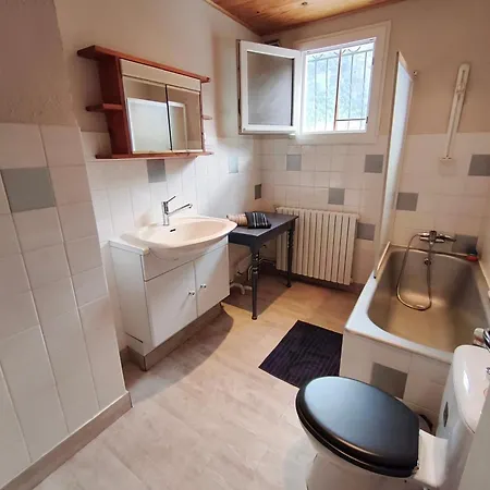 Hébergement de vacances Grande Maison De Avec Jardin *