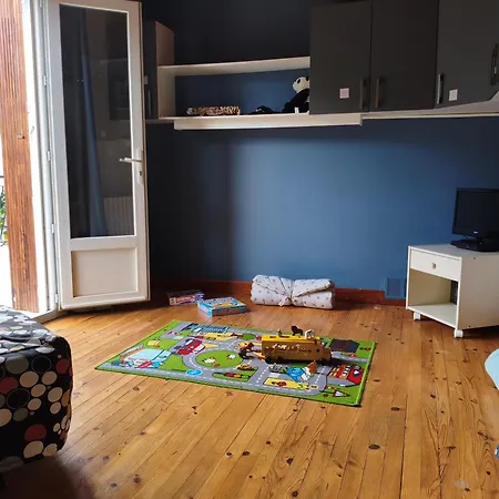 Grande Maison De Avec Jardin Hébergement de vacances Garanou